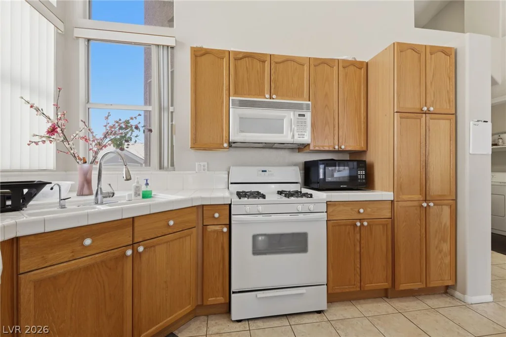 9642 Midnight Sun, Las Vegas, NV 89147