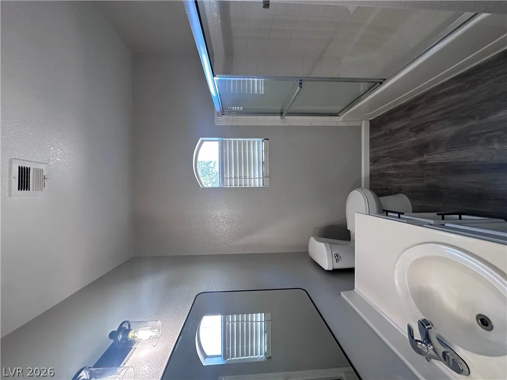 5415 Harmon, Las Vegas, NV 89103