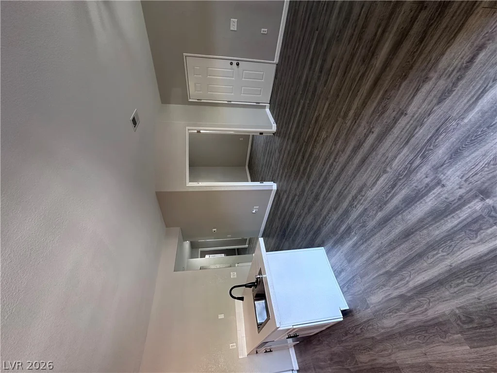 5415 Harmon, Las Vegas, NV 89103