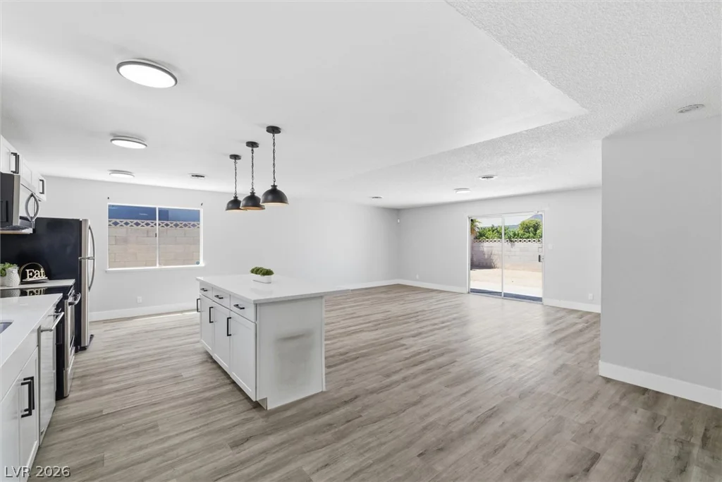 5912 Velma, Las Vegas, NV 89108