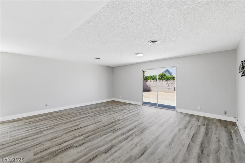 5912 Velma, Las Vegas, NV 89108