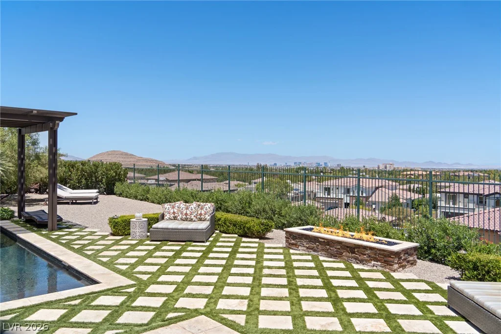 32 Olympia Chase, Las Vegas, NV 89141