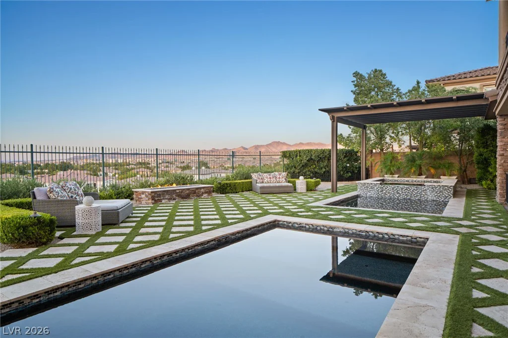 32 Olympia Chase, Las Vegas, NV 89141