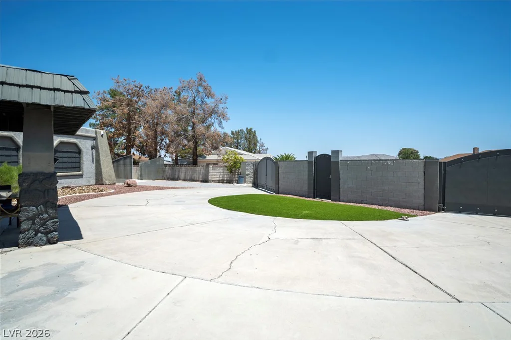 7215 Ullom, Las Vegas, NV 89118