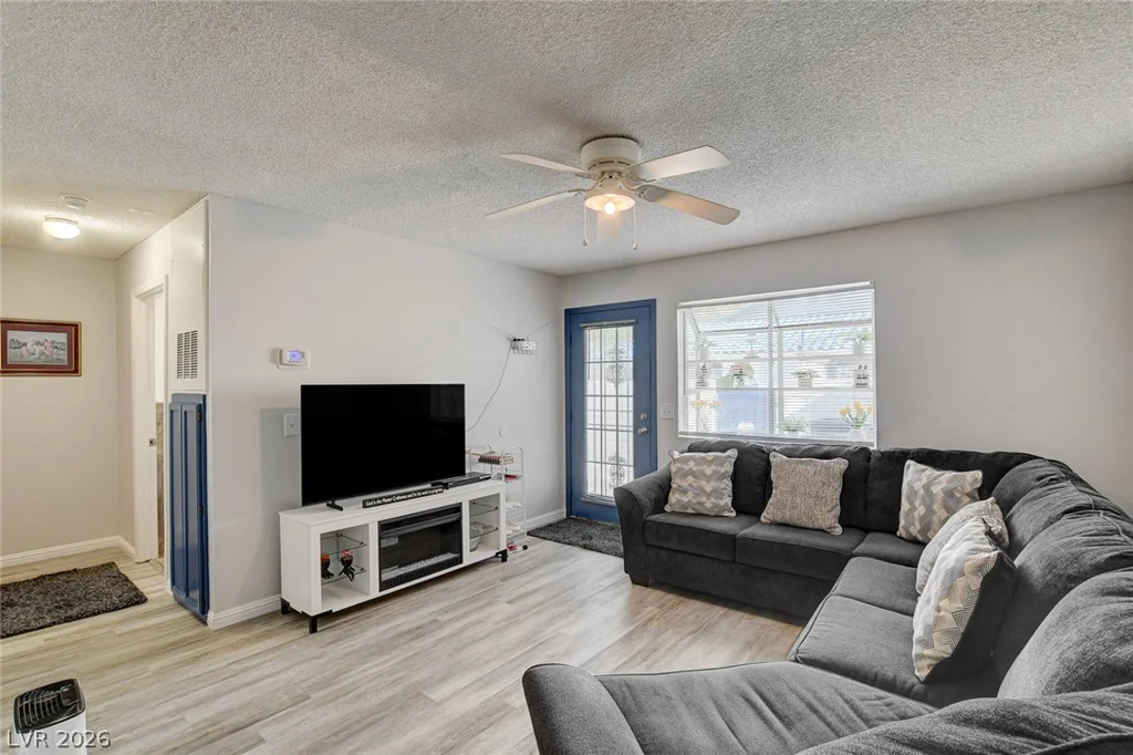 2128 Chertsey, Las Vegas, NV 89108