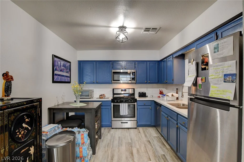 2128 Chertsey, Las Vegas, NV 89108