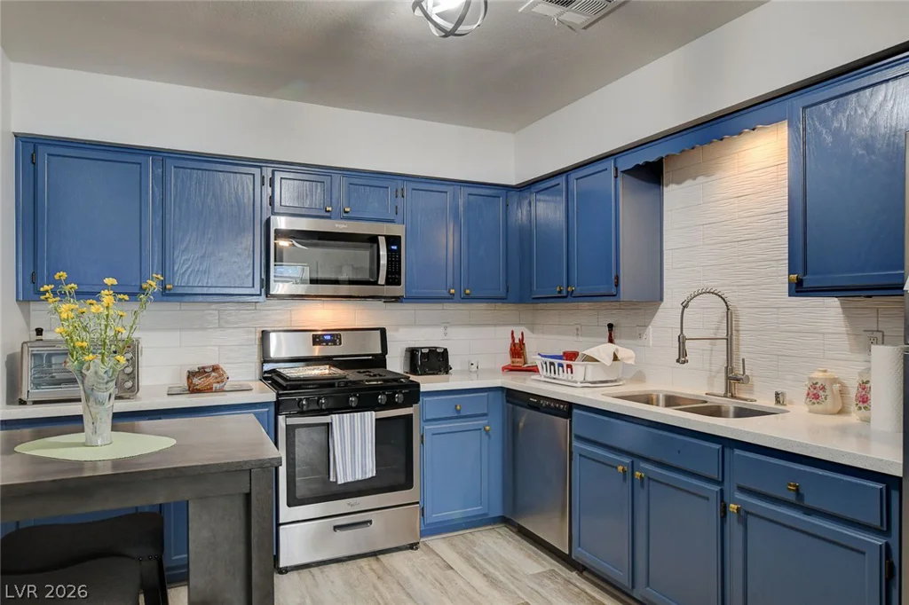 2128 Chertsey, Las Vegas, NV 89108