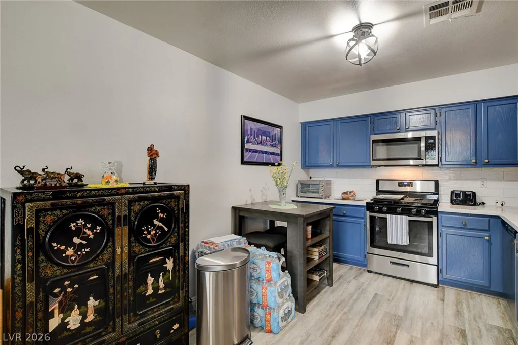 2128 Chertsey, Las Vegas, NV 89108