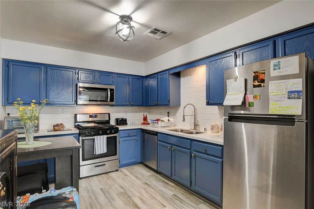 2128 Chertsey, Las Vegas, NV 89108