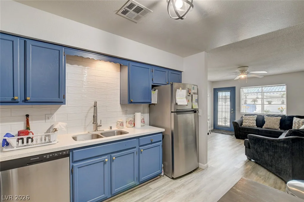 2128 Chertsey, Las Vegas, NV 89108