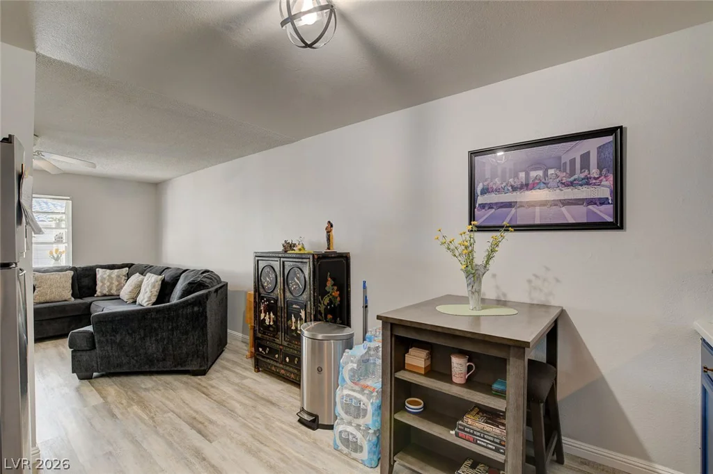 2128 Chertsey, Las Vegas, NV 89108