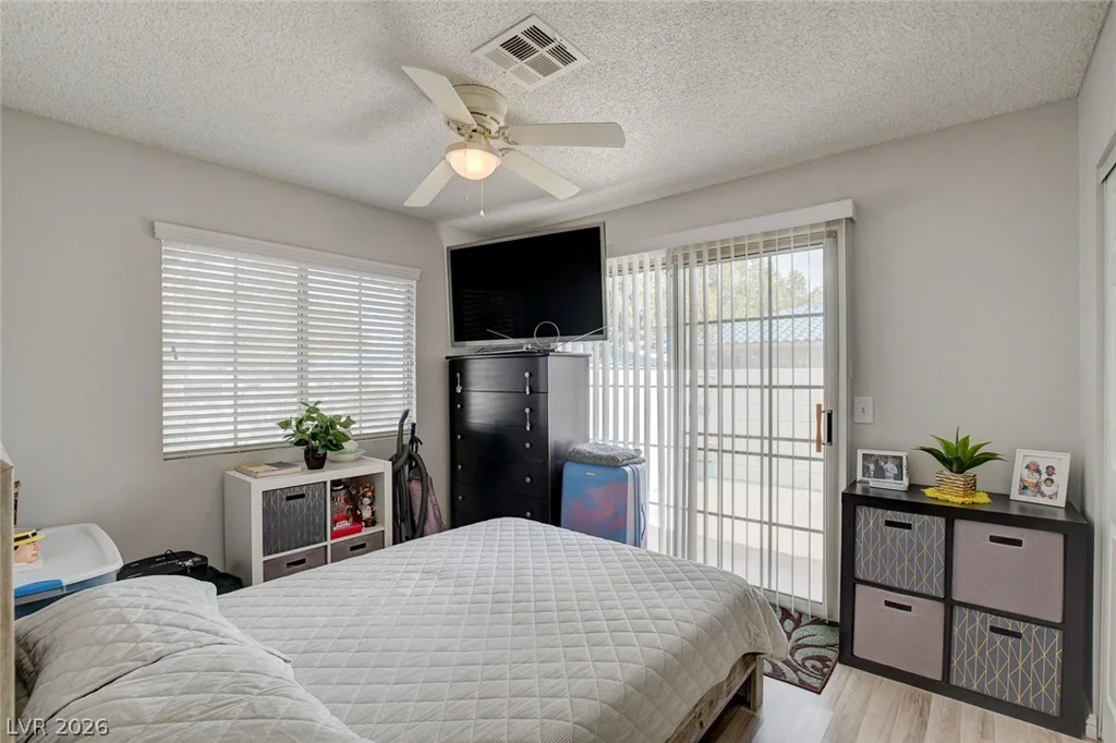2128 Chertsey, Las Vegas, NV 89108