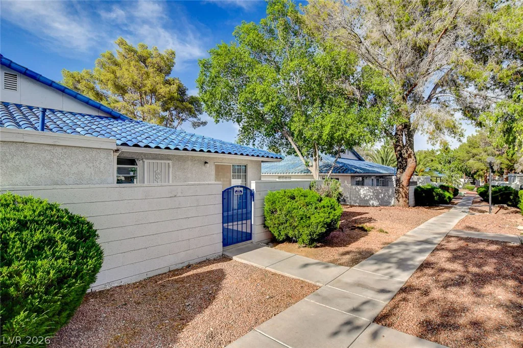 2128 Chertsey, Las Vegas, NV 89108