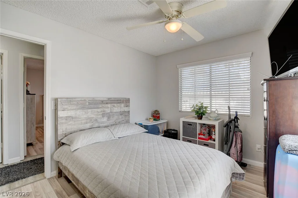 2128 Chertsey, Las Vegas, NV 89108