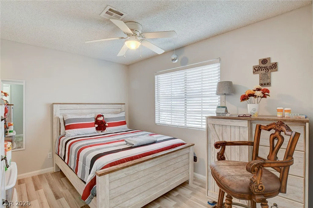 2128 Chertsey, Las Vegas, NV 89108