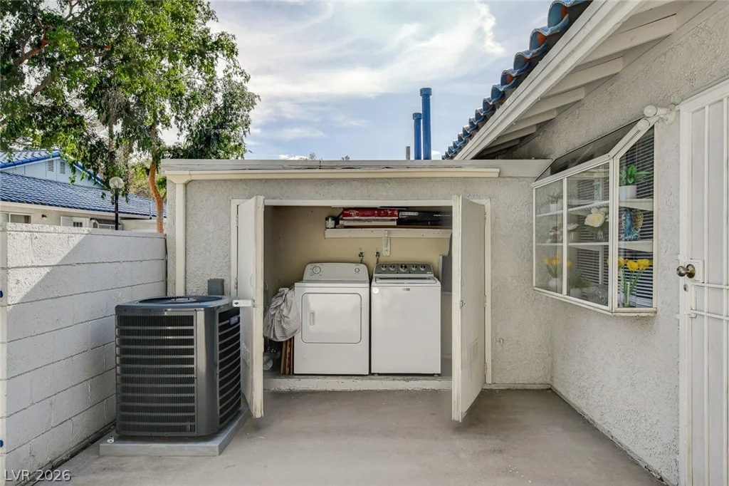 2128 Chertsey, Las Vegas, NV 89108