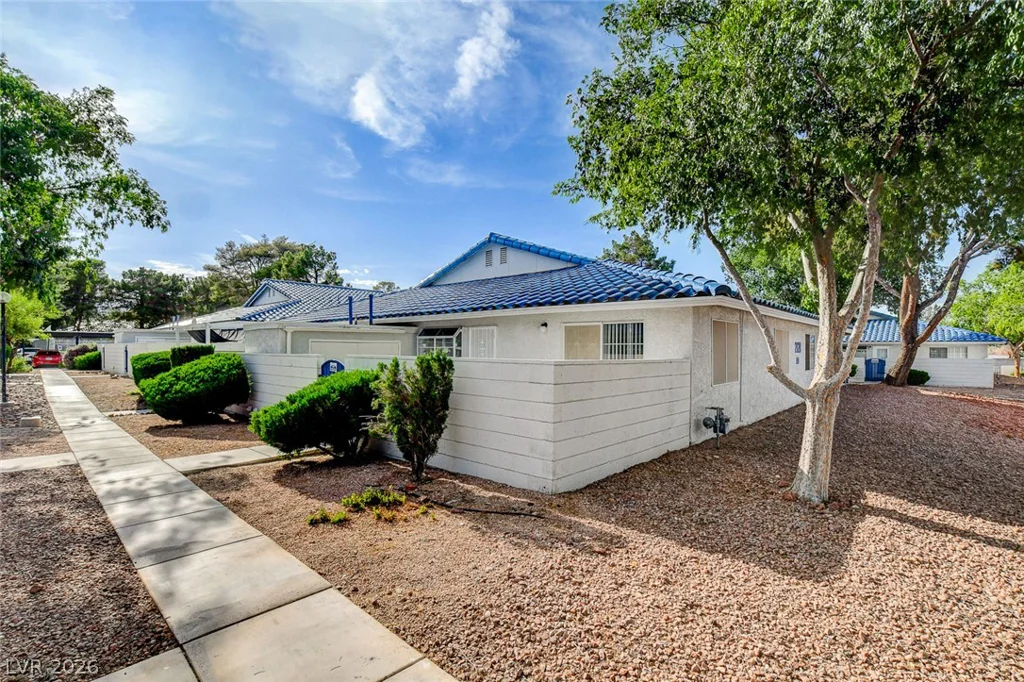 2128 Chertsey, Las Vegas, NV 89108
