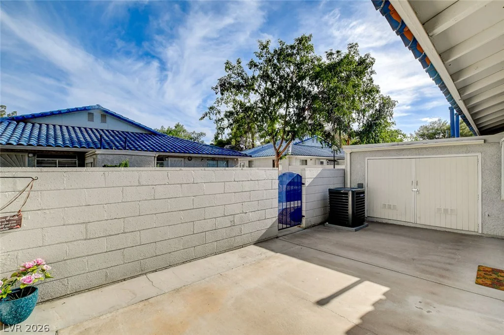 2128 Chertsey, Las Vegas, NV 89108
