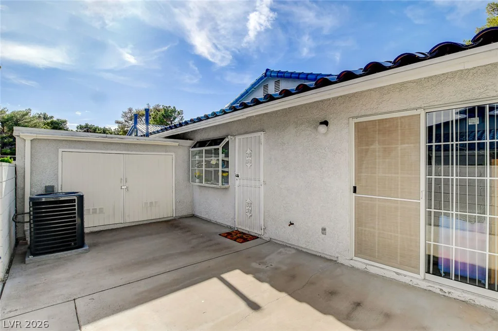 2128 Chertsey, Las Vegas, NV 89108