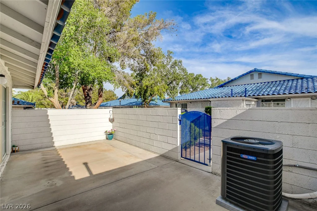 2128 Chertsey, Las Vegas, NV 89108