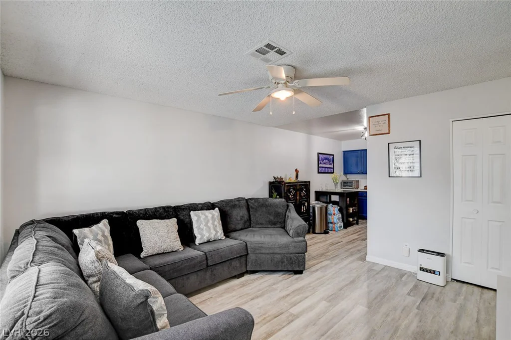 2128 Chertsey, Las Vegas, NV 89108