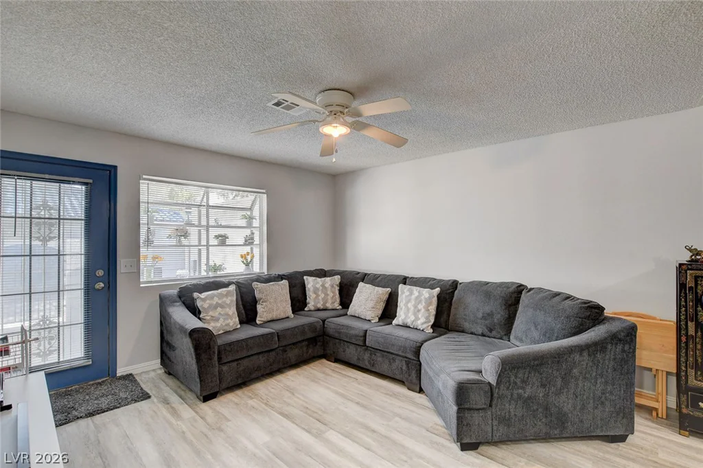 2128 Chertsey, Las Vegas, NV 89108