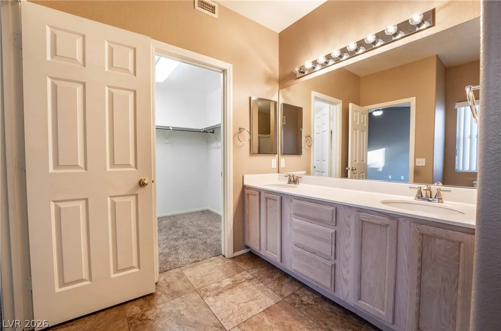 2000 Quartz Cliff, Las Vegas, NV 89117