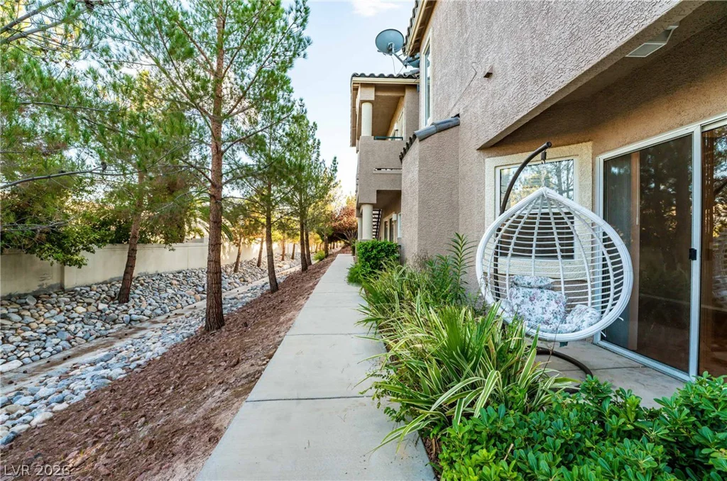 2000 Quartz Cliff, Las Vegas, NV 89117