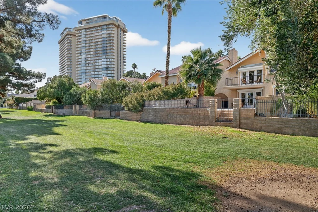 3020 Bel Air, Las Vegas, NV 89109