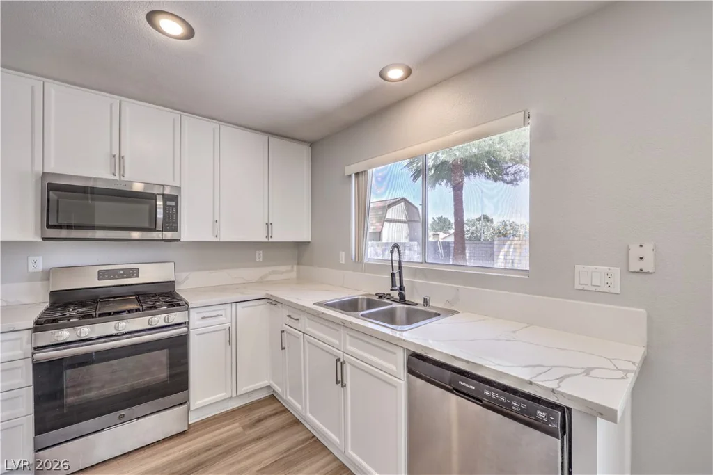 8392 Gresham, Las Vegas, NV 89123