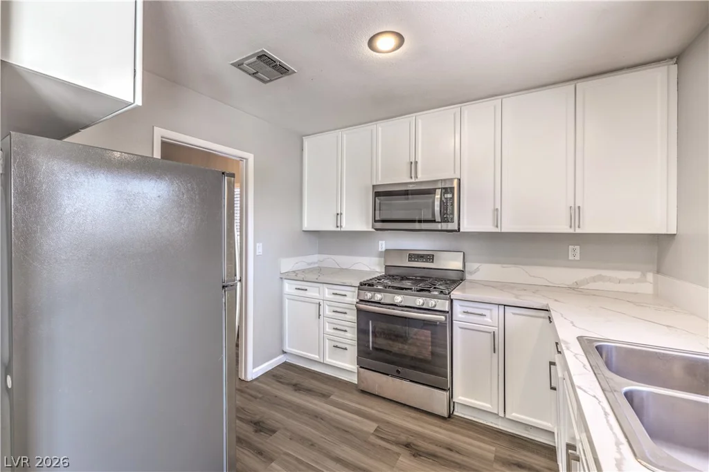 8392 Gresham, Las Vegas, NV 89123