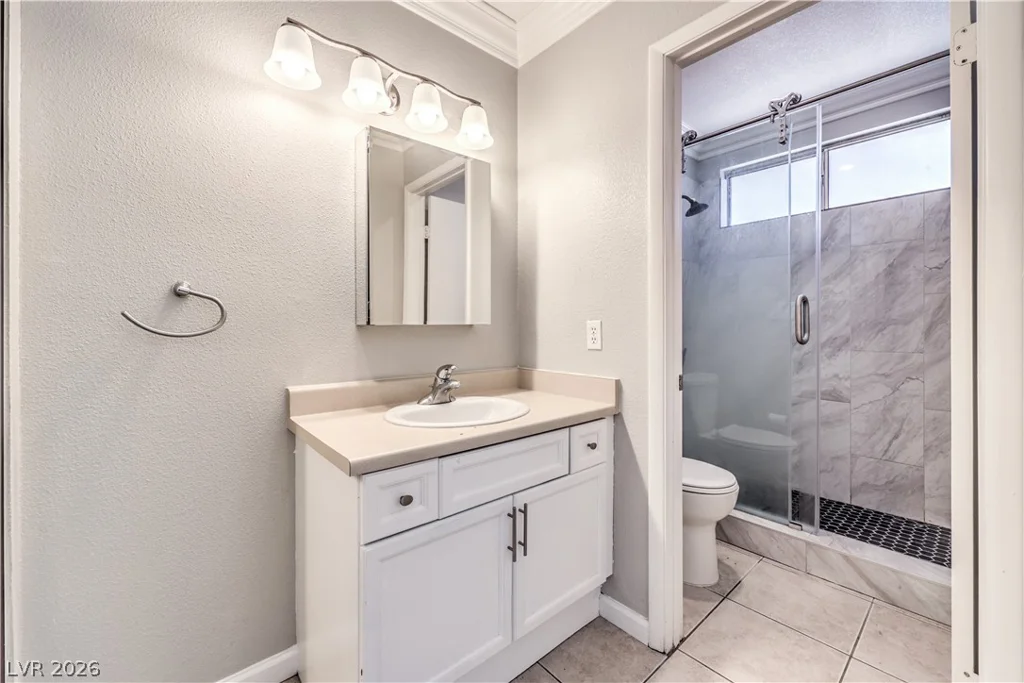 8392 Gresham, Las Vegas, NV 89123