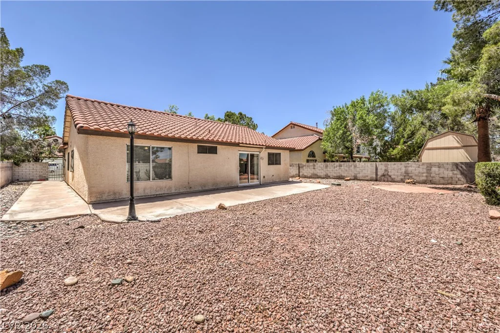 8392 Gresham, Las Vegas, NV 89123