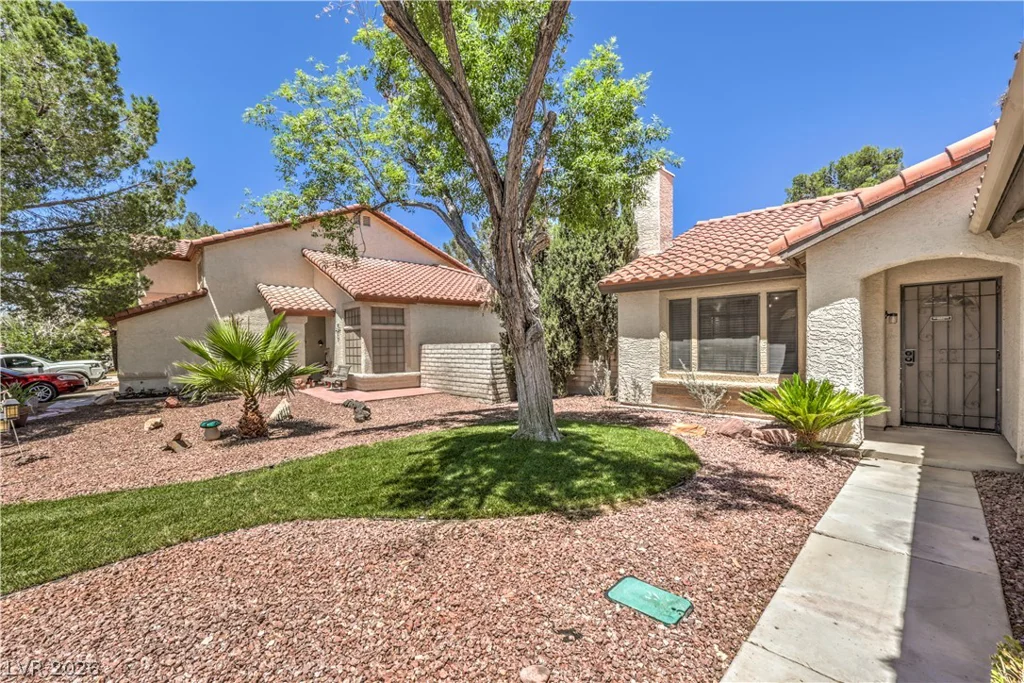 8392 Gresham, Las Vegas, NV 89123