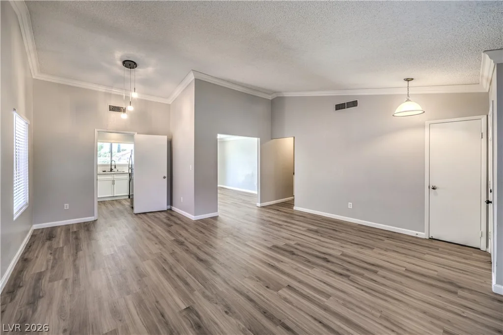 8392 Gresham, Las Vegas, NV 89123