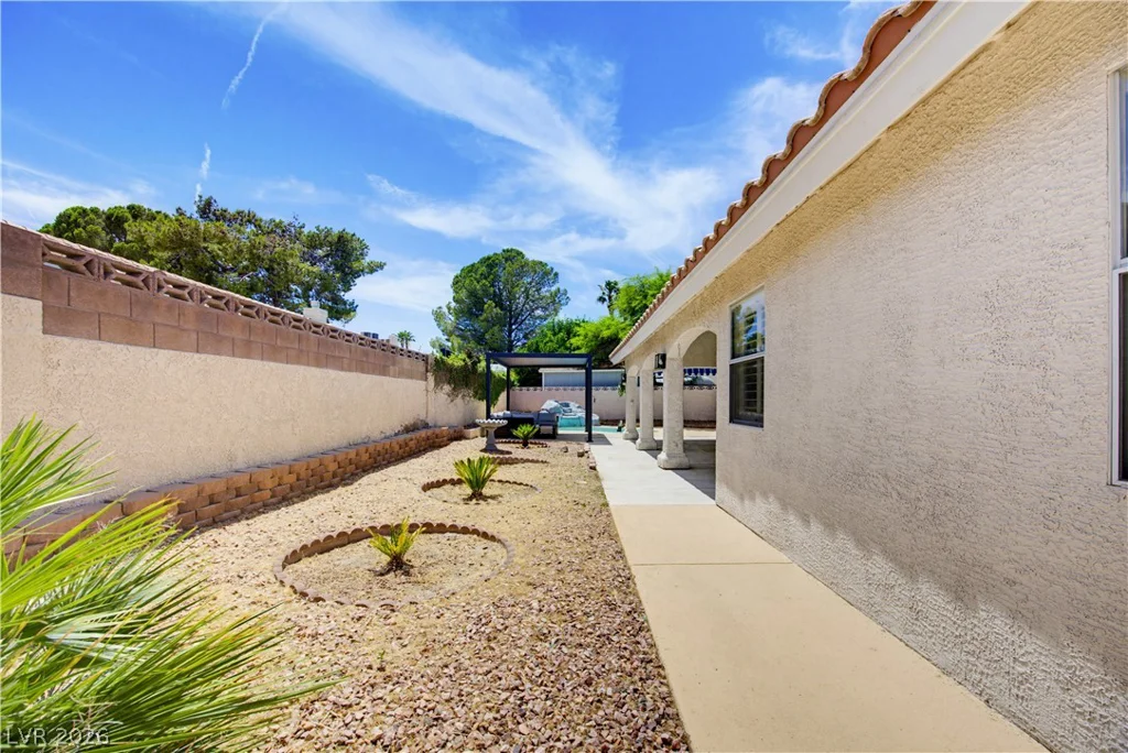 825 Royal Moon, Las Vegas, NV 89123