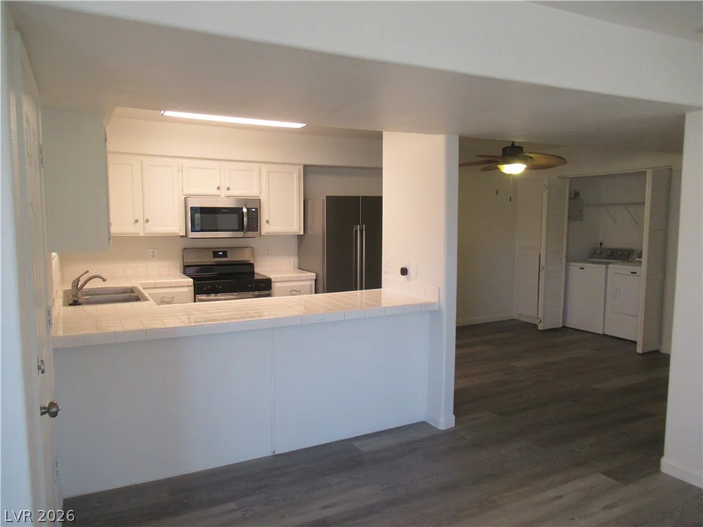 2725 Nellis, Las Vegas, NV 89121