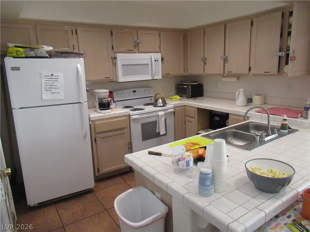 2725 Nellis, Las Vegas, NV 89121