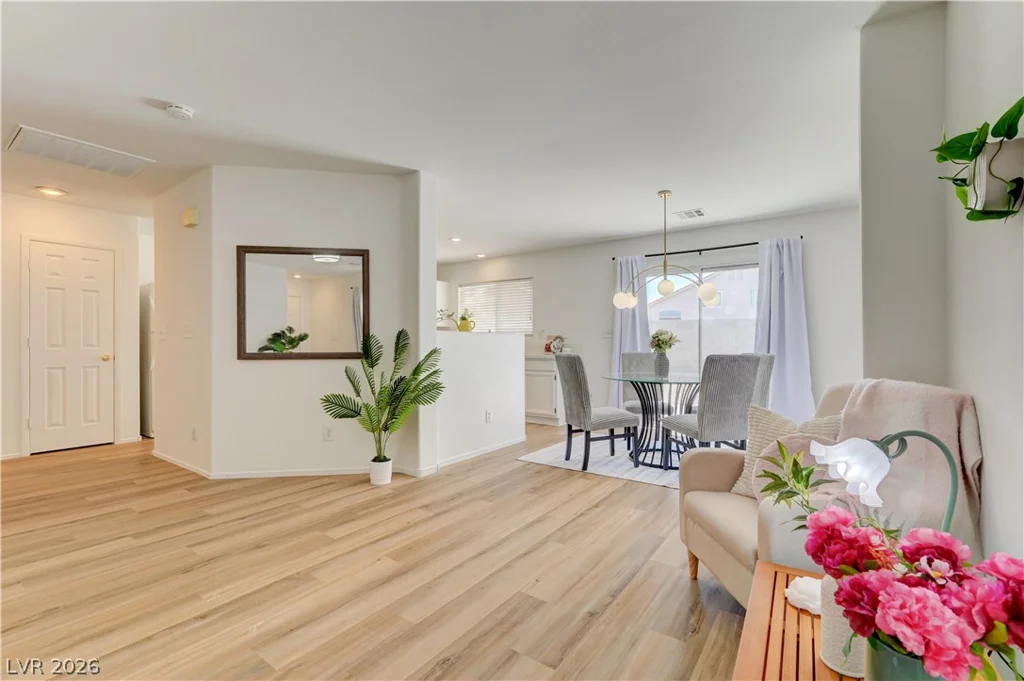 7737 Prosperity River, Las Vegas, NV 89129