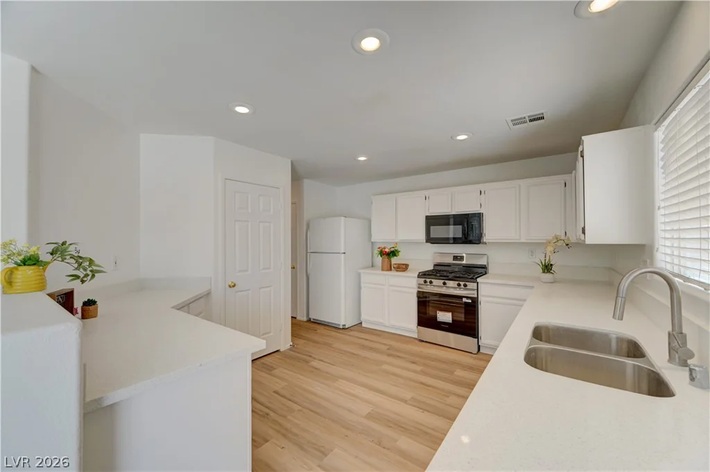 7737 Prosperity River, Las Vegas, NV 89129