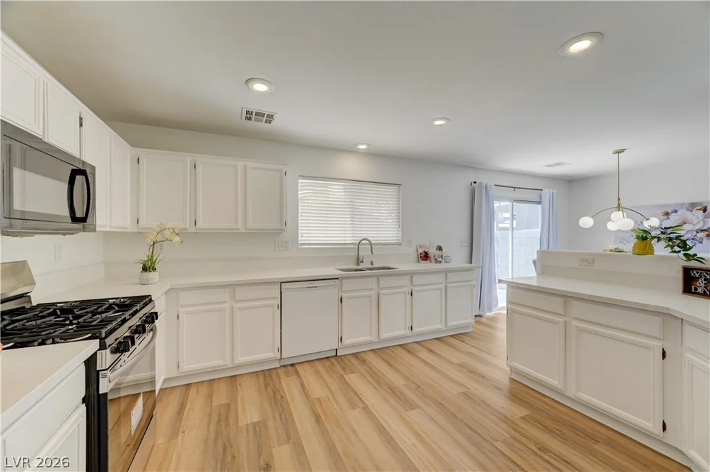 7737 Prosperity River, Las Vegas, NV 89129