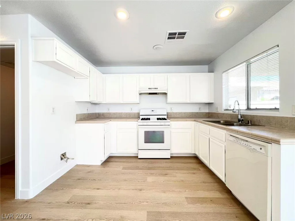 5893 Rainbow Bridge, Las Vegas, NV 89142