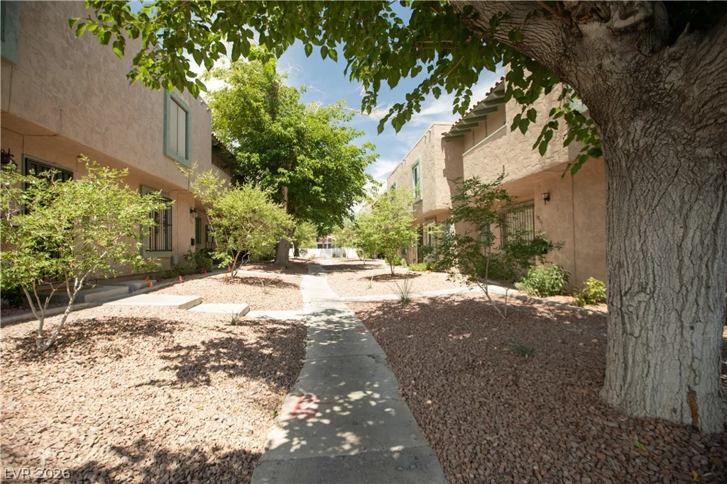 5927 Vegas, Las Vegas, NV 89108