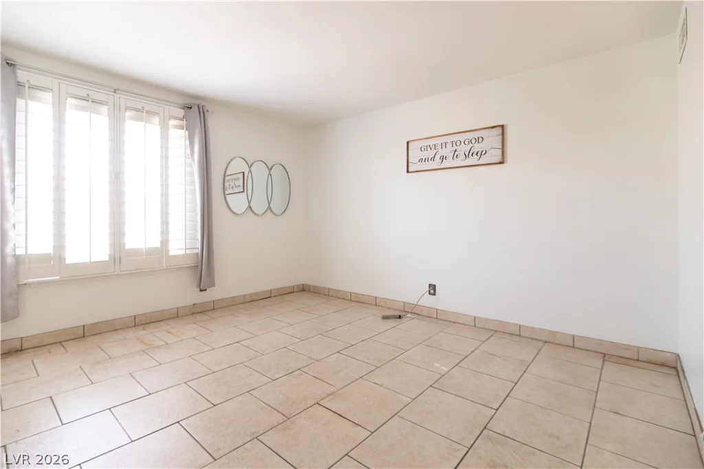5927 Vegas, Las Vegas, NV 89108