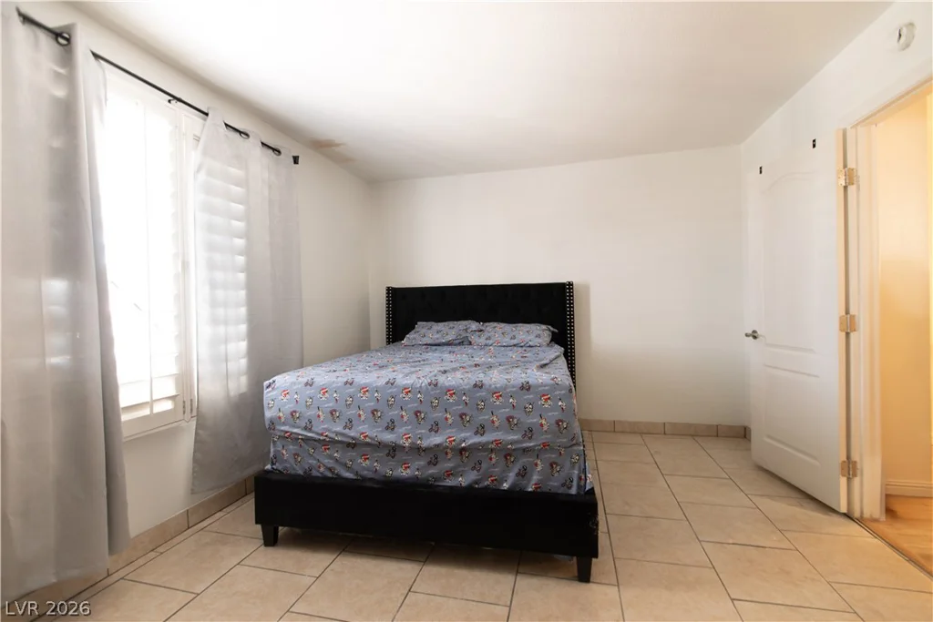 5927 Vegas, Las Vegas, NV 89108