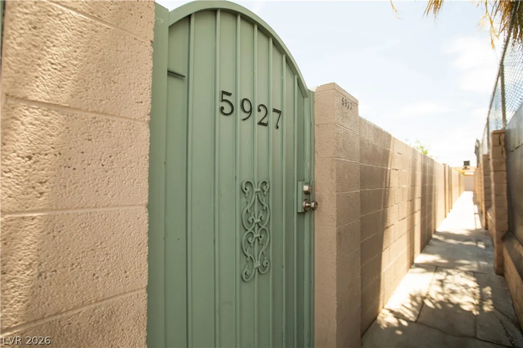 5927 Vegas, Las Vegas, NV 89108