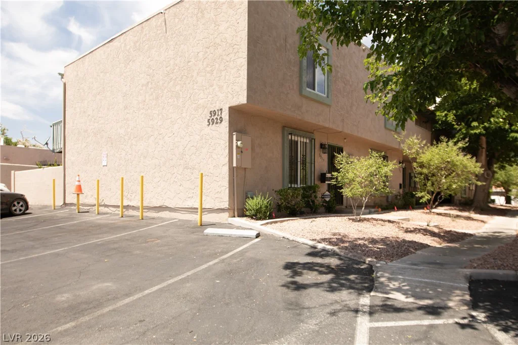 5927 Vegas, Las Vegas, NV 89108