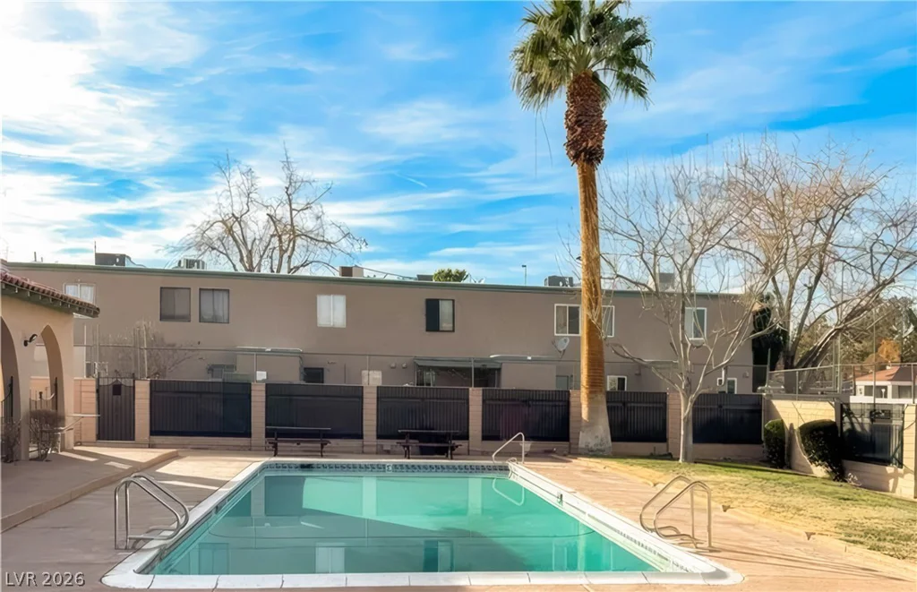 5927 Vegas, Las Vegas, NV 89108