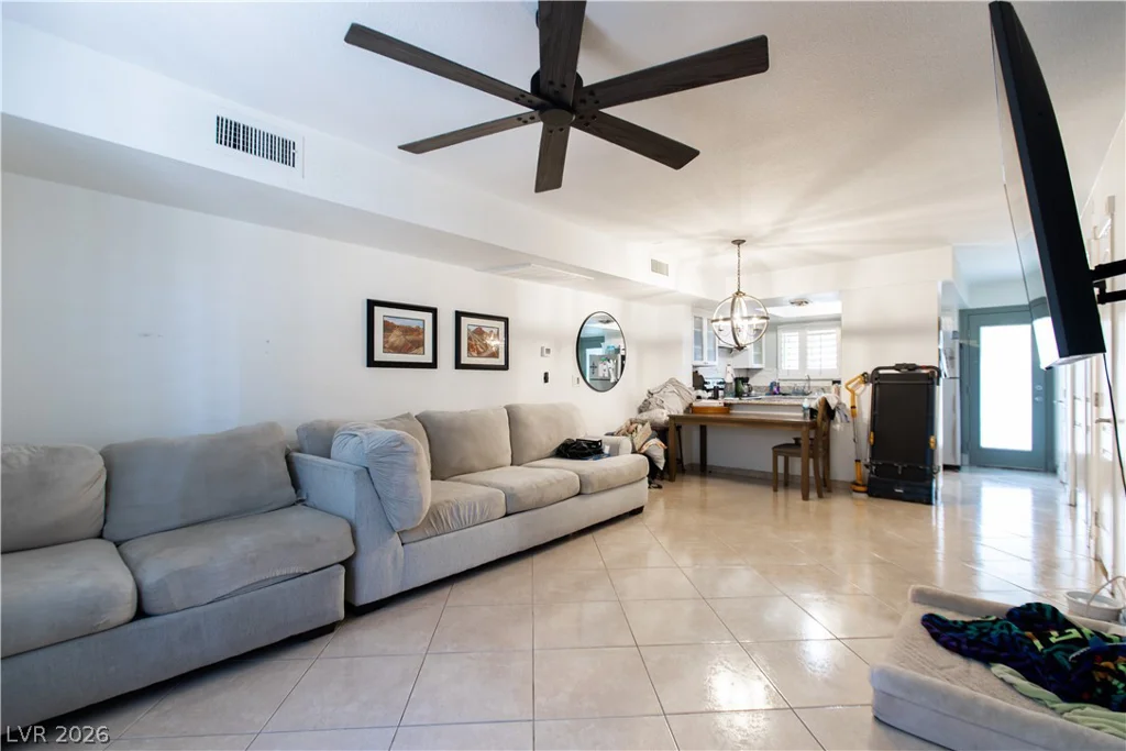 5927 Vegas, Las Vegas, NV 89108