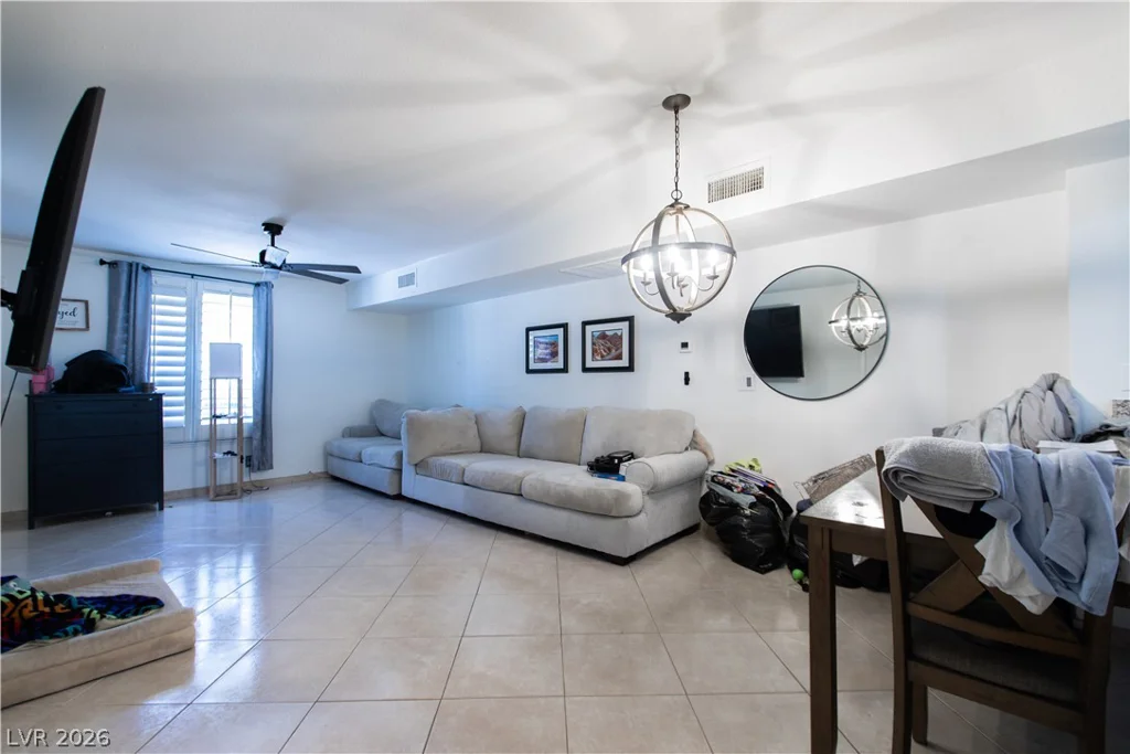 5927 Vegas, Las Vegas, NV 89108
